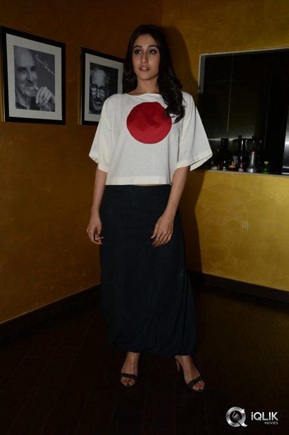 Regina-Cassandra-at-Size-Zero-Movie-Special-Show